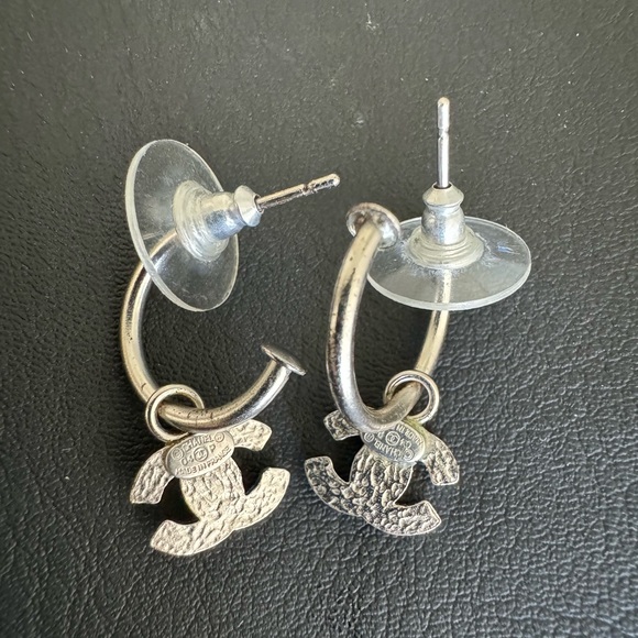 【CHANEL】Pendant CC Earrings - Picture 3 of 8